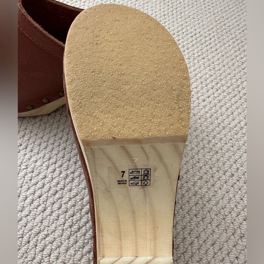 Beek Woodpecker Clogs. Saddle. Size7. - Picture 6 of 6